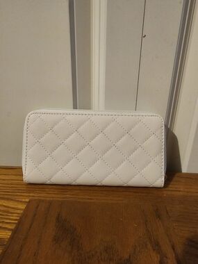 Quilted White Women's Zip Wallet